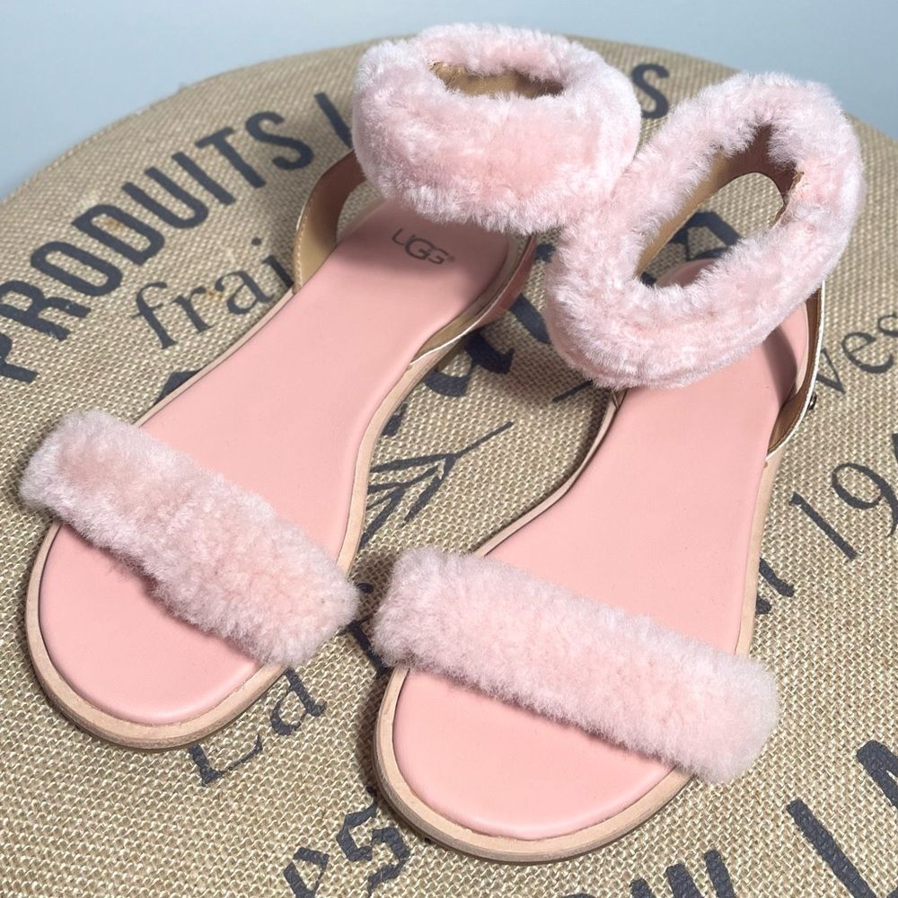 UGG Pink Fluff Springs Patent Ankle Strap fuzzy Faux Fur Open Toe Sandals Size 6